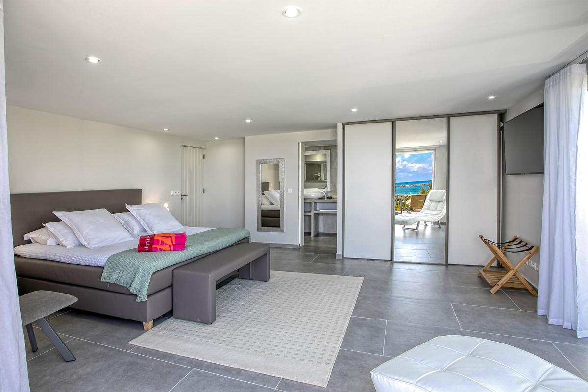 Luxurious Villa St Martin - Large bedroom 1